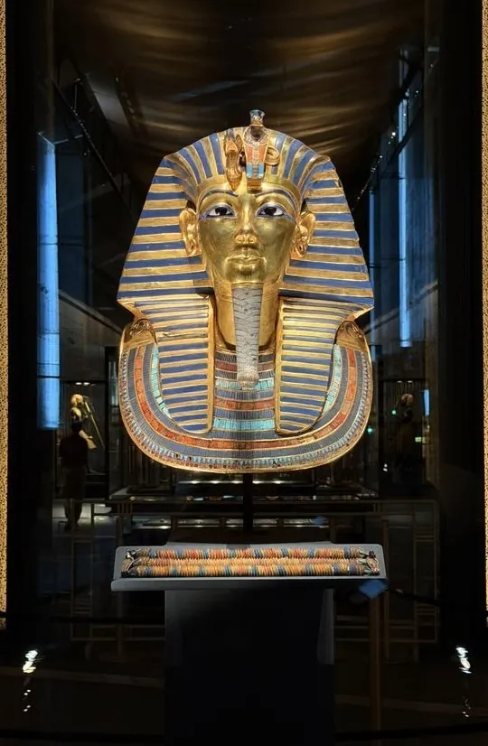 Visit Egypt — Tutankhamun's golden mask on display